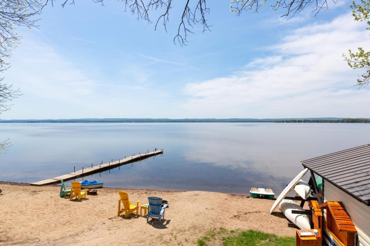 Greystone On Golden Lake Deacon Екстериор снимка