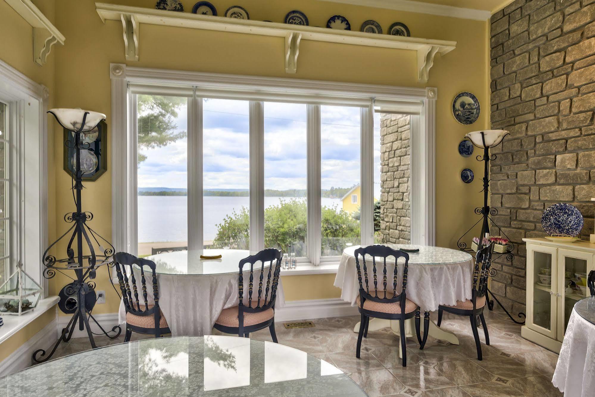 Greystone On Golden Lake Deacon Екстериор снимка