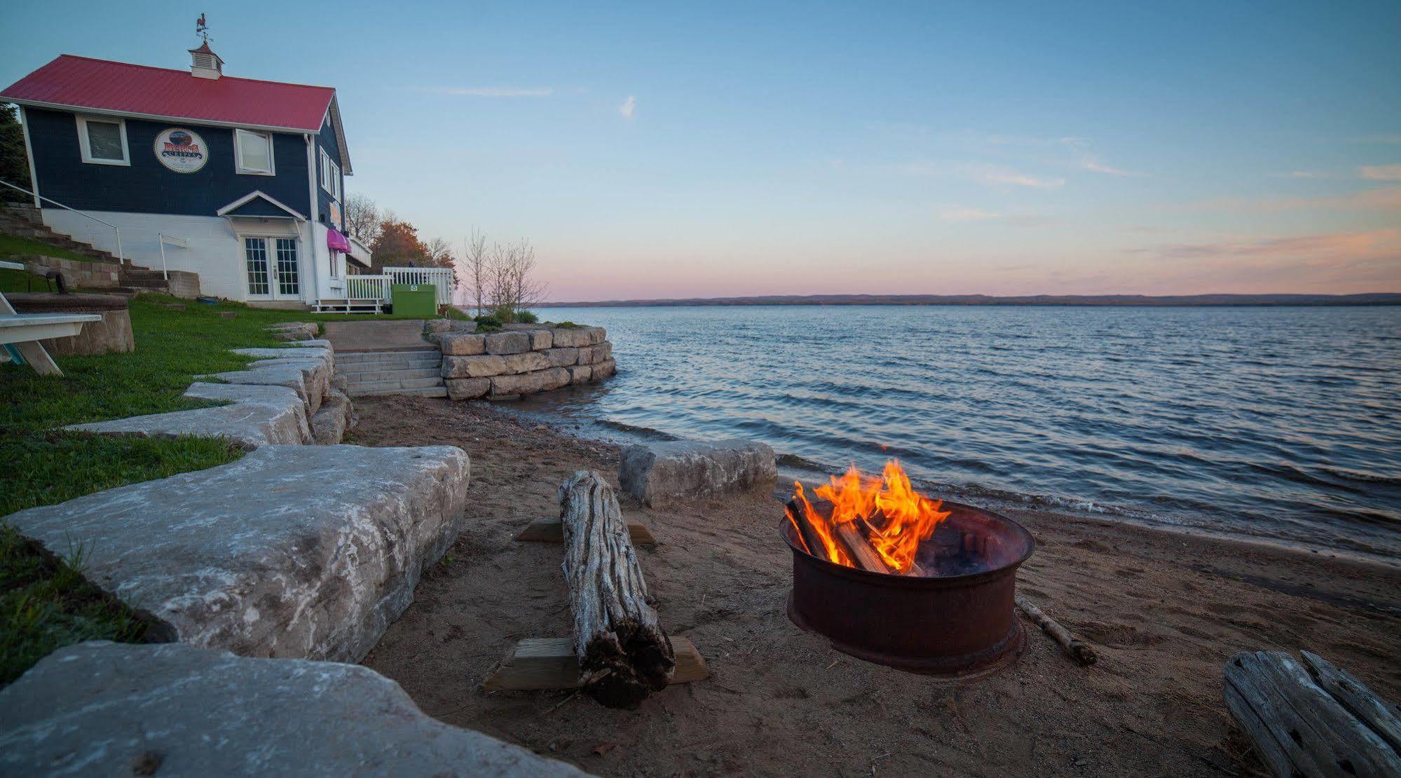 Greystone On Golden Lake Deacon Екстериор снимка